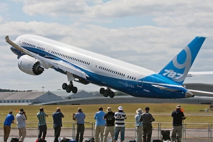 Boeing announces services orders and agreements worth $2.1 billion at Farnborough