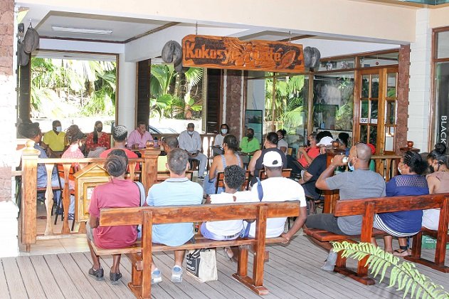 Praslin Tour Guides Share New Concerns with Tourism Minister